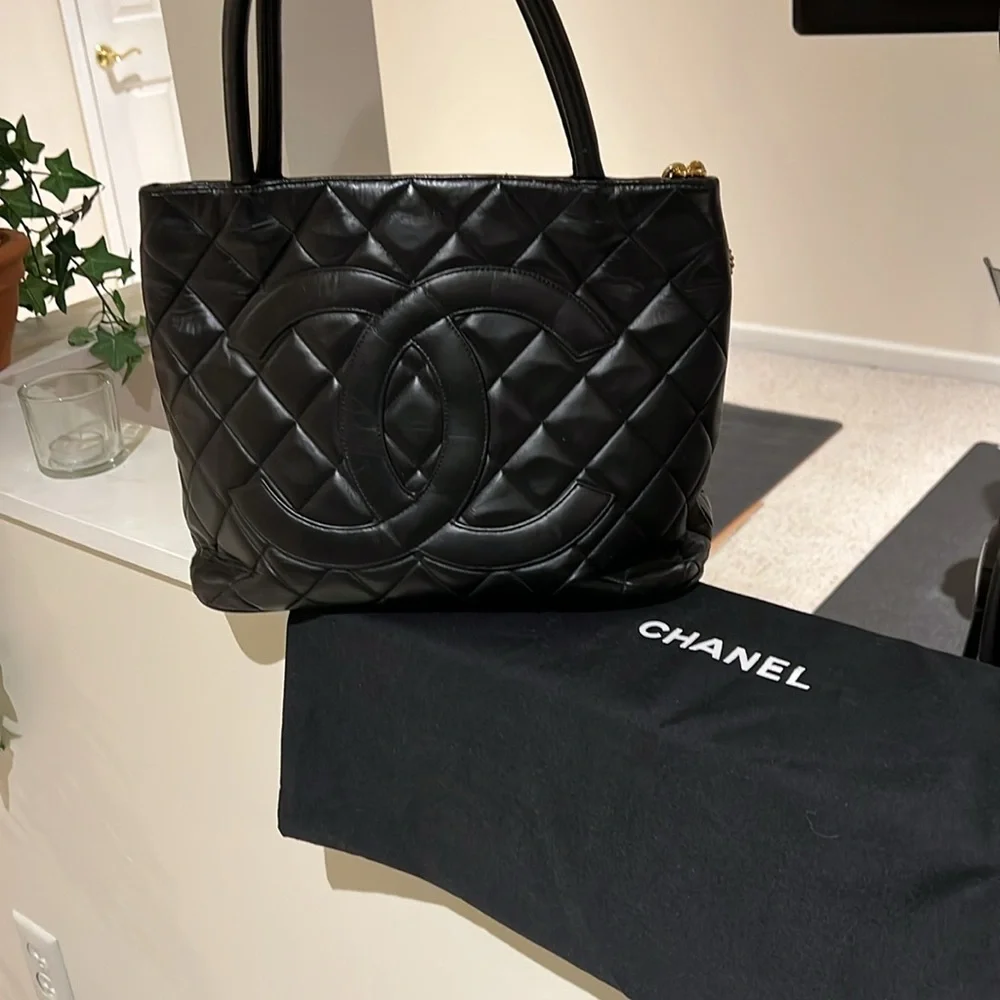 Chanel Handbag - Picture 7 of 12